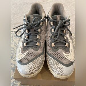 Nike Stylish men's Athletic Shoes in Gray and Cream
Size 13